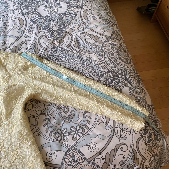 Elegant Sparkling gold/beige  Nu Mode Lace Top - Size 10 - Picture 10 of 12